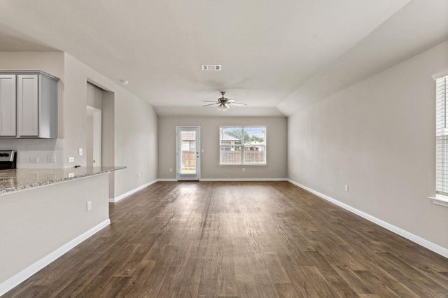 215 Bunting LN, Bertram, TX 78605