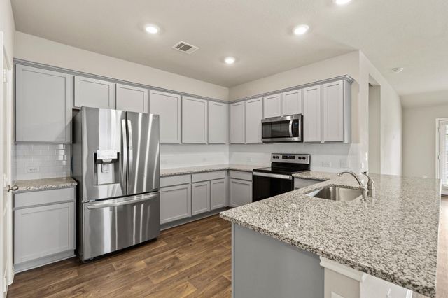 215 Bunting LN, Bertram, TX 78605