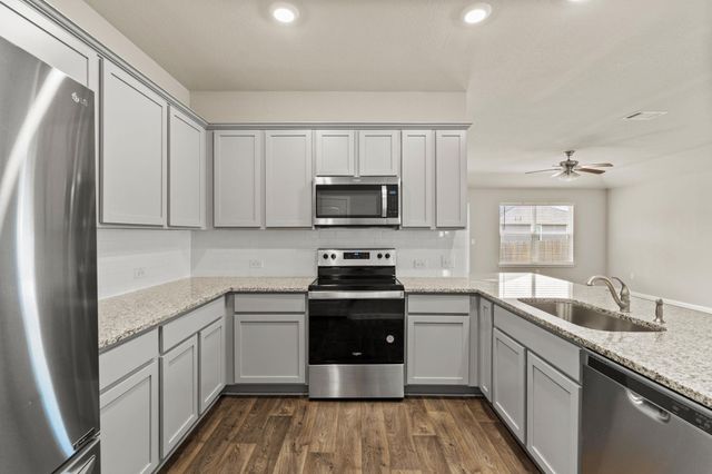 215 Bunting LN, Bertram, TX 78605