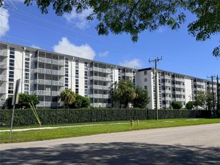 16851 NE 23rd Ave B601, North Miami Beach, FL 33160