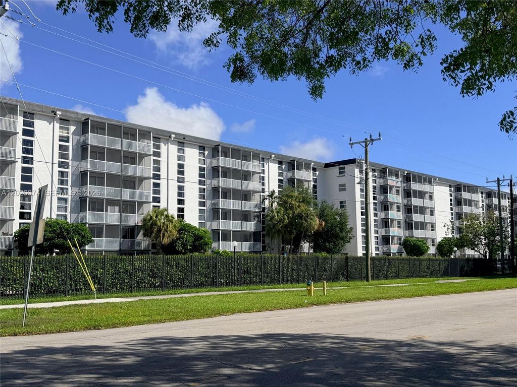 16851 NE 23rd Ave B601, North Miami Beach, FL 33160