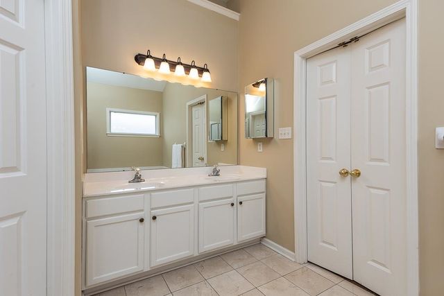 7476 BAKERS GLENN LN, Cordova, TN 38018