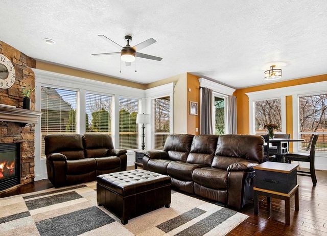 489 W Dreyfuss St, Meridian, ID 83646