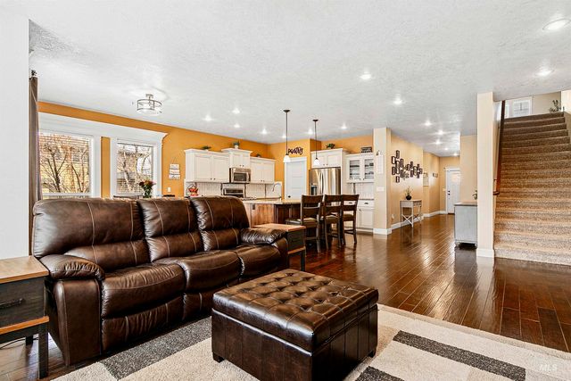 489 W Dreyfuss St, Meridian, ID 83646