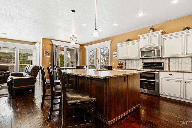 489 W Dreyfuss St, Meridian, ID 83646