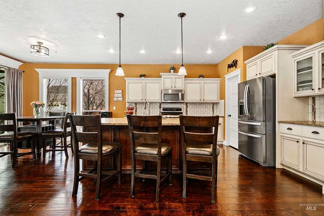 489 W Dreyfuss St, Meridian, ID 83646