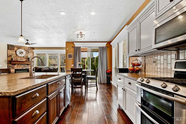 489 W Dreyfuss St, Meridian, ID 83646