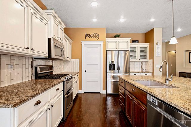 489 W Dreyfuss St, Meridian, ID 83646