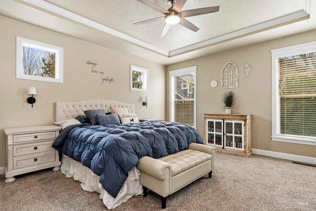 489 W Dreyfuss St, Meridian, ID 83646