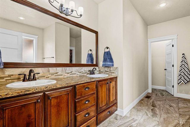 489 W Dreyfuss St, Meridian, ID 83646