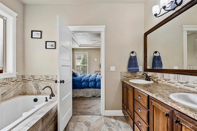 489 W Dreyfuss St, Meridian, ID 83646