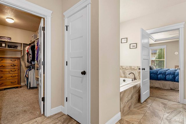 489 W Dreyfuss St, Meridian, ID 83646