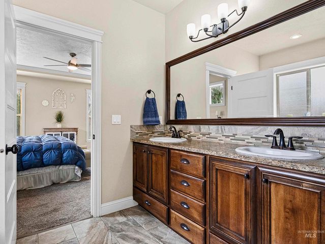 489 W Dreyfuss St, Meridian, ID 83646