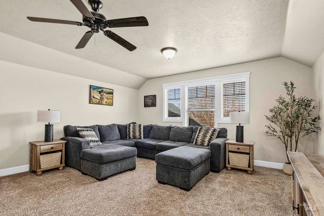 489 W Dreyfuss St, Meridian, ID 83646