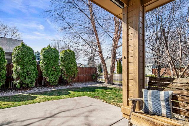 489 W Dreyfuss St, Meridian, ID 83646