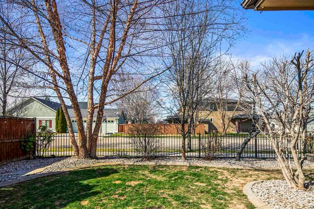 489 W Dreyfuss St, Meridian, ID 83646