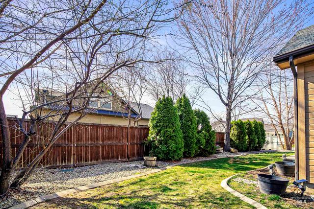 489 W Dreyfuss St, Meridian, ID 83646