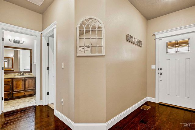 489 W Dreyfuss St, Meridian, ID 83646