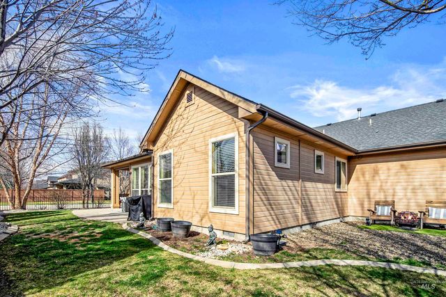 489 W Dreyfuss St, Meridian, ID 83646