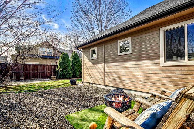 489 W Dreyfuss St, Meridian, ID 83646