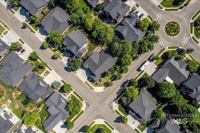 489 W Dreyfuss St, Meridian, ID 83646