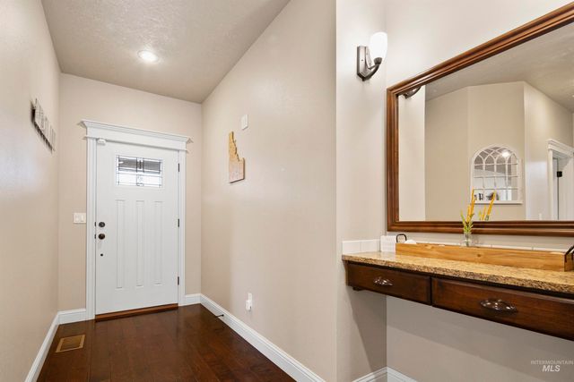 489 W Dreyfuss St, Meridian, ID 83646