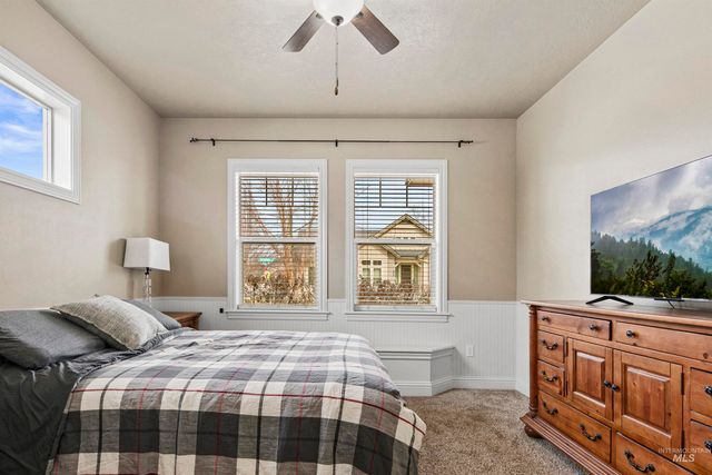 489 W Dreyfuss St, Meridian, ID 83646