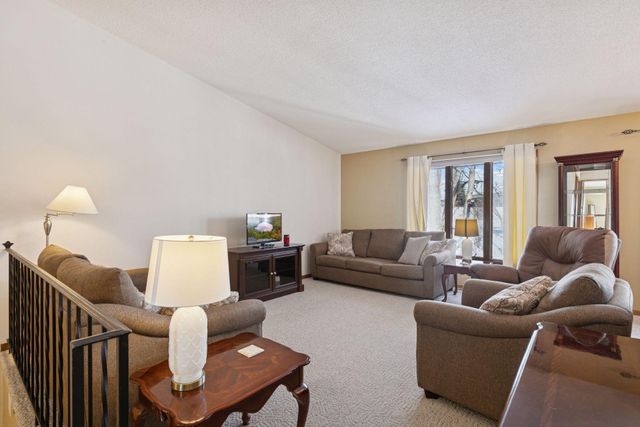 2406 County Road D W 4, Roseville, MN 55112