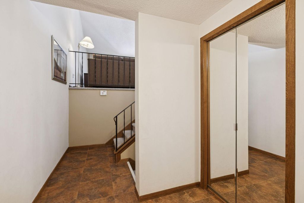 2406 County Road D W 4, Roseville, MN 55112 — photo 2