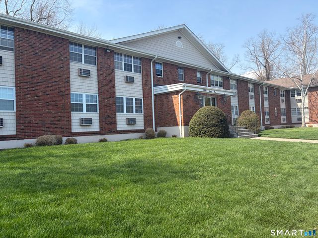 1000 Knapps Highway 14, Fairfield, CT 06825