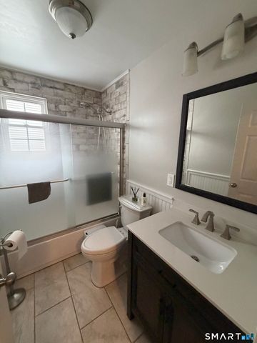 1000 Knapps Highway 14, Fairfield, CT 06825