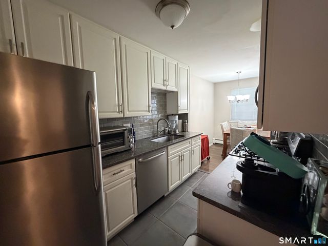 1000 Knapps Highway 14, Fairfield, CT 06825