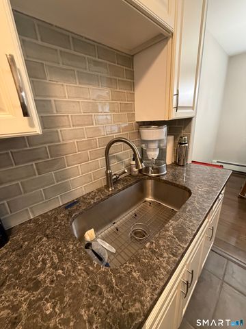 1000 Knapps Highway 14, Fairfield, CT 06825