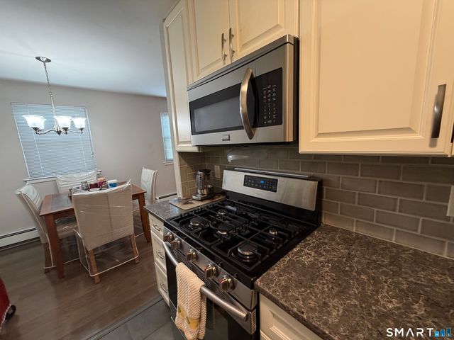 1000 Knapps Highway 14, Fairfield, CT 06825