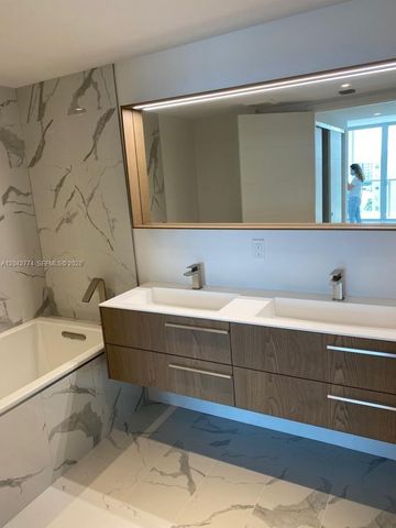 9521 E Bay Harbor Dr 605, Bay Harbor Islands, FL 33154