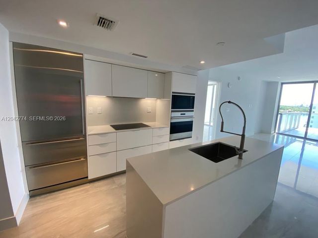 9521 E Bay Harbor Dr 605, Bay Harbor Islands, FL 33154