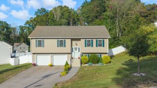 16 Liane Dr, Woonsocket, RI 02895