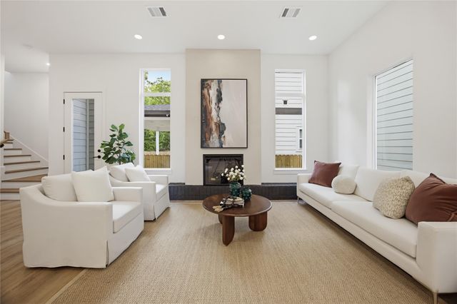 1004 E 35th Street, Houston, TX 77022