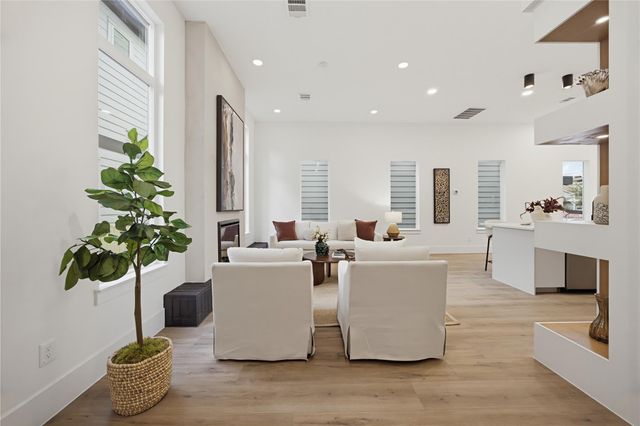 1004 E 35th Street, Houston, TX 77022