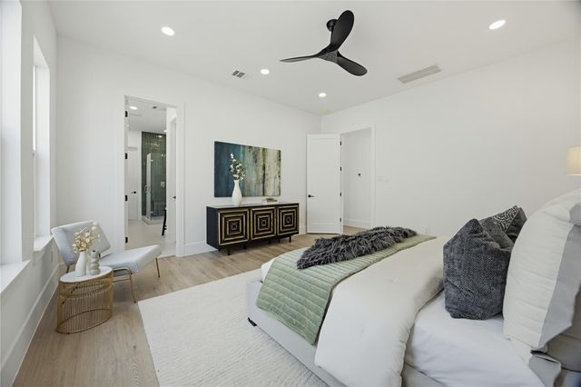 1004 E 35th Street, Houston, TX 77022