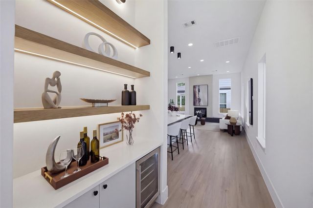 1004 E 35th Street, Houston, TX 77022