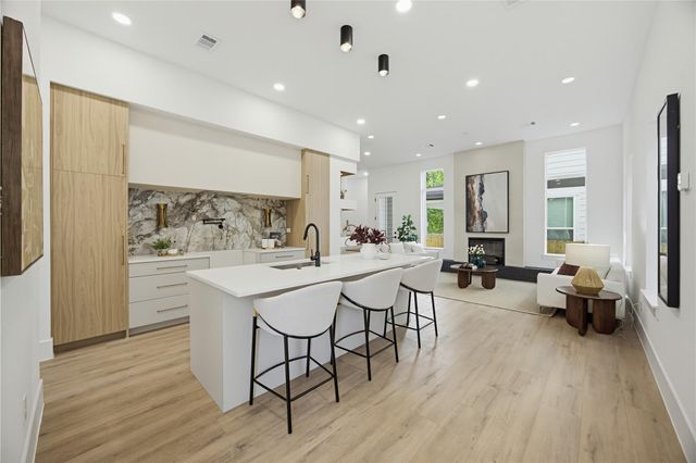 1004 E 35th Street, Houston, TX 77022