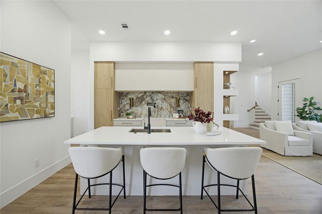 1004 E 35th Street, Houston, TX 77022
