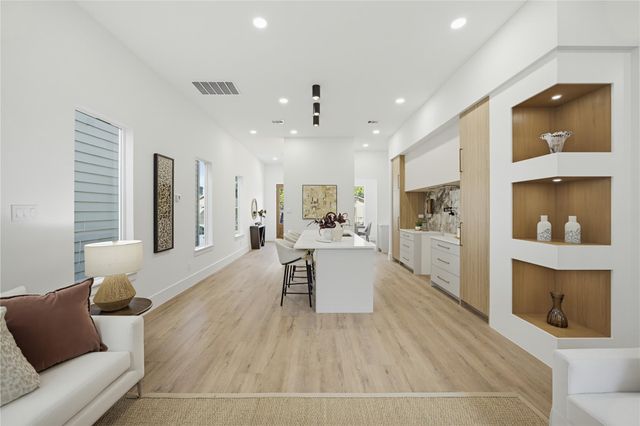 1004 E 35th Street, Houston, TX 77022