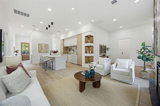 1004 E 35th Street, Houston, TX 77022