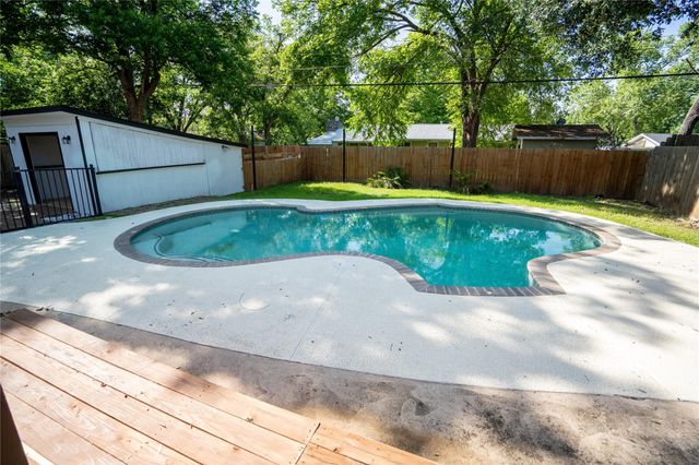 908 Kent ST, Taylor, TX 76574