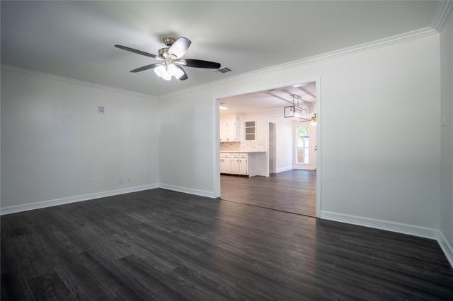 908 Kent ST, Taylor, TX 76574