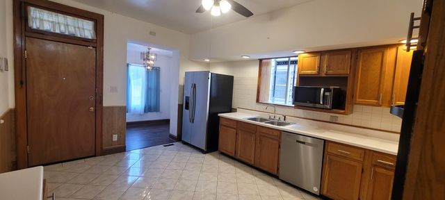 8429 S Marquette Avenue 1, Chicago, IL 60617