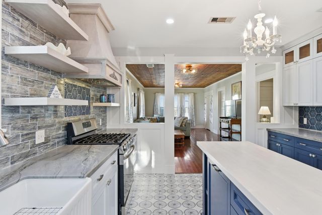 2415 38th Street, Galveston, TX 77550