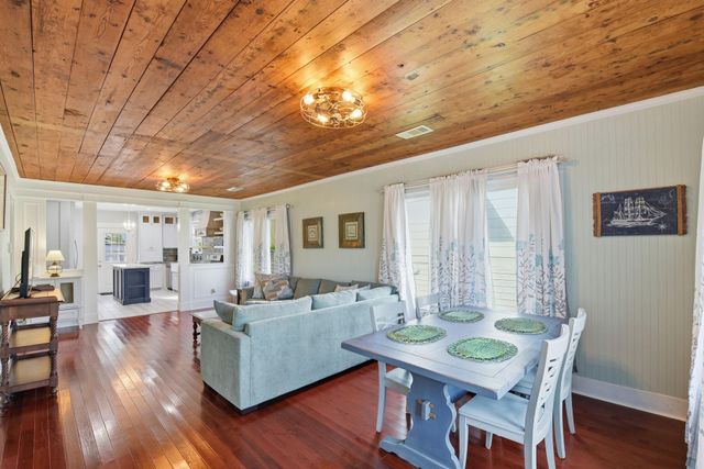 2415 38th Street, Galveston, TX 77550